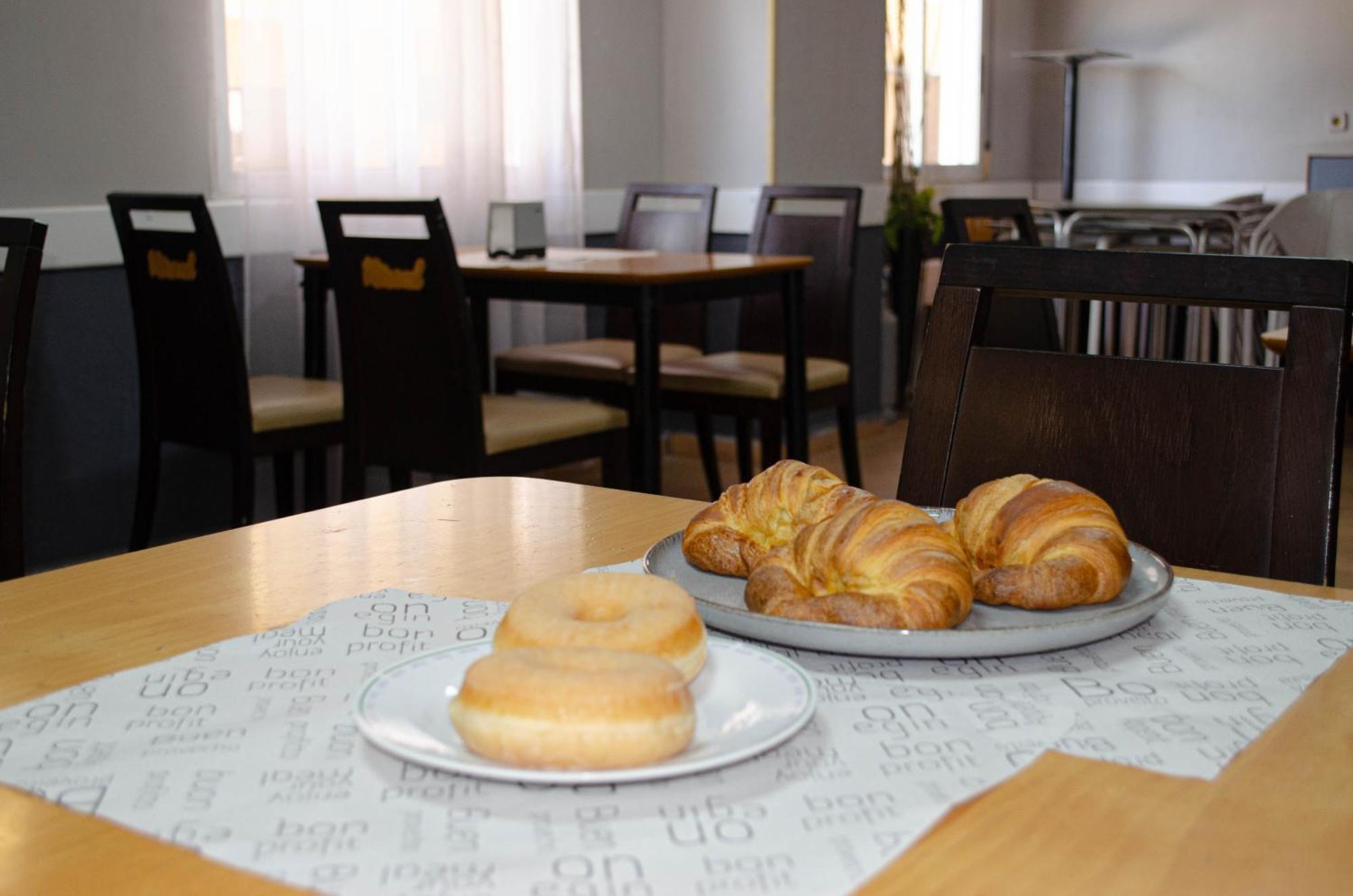 Hostal Gran Via Levante تورّيفيِخا المظهر الخارجي الصورة