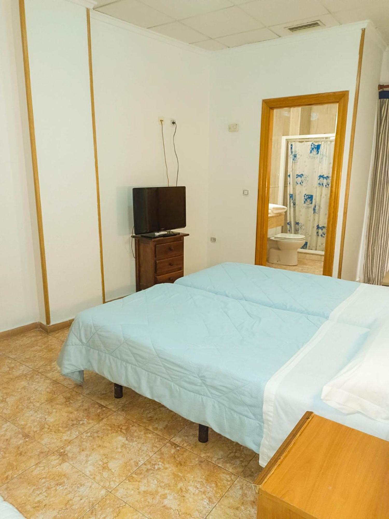 Hostal Gran Via Levante تورّيفيِخا المظهر الخارجي الصورة