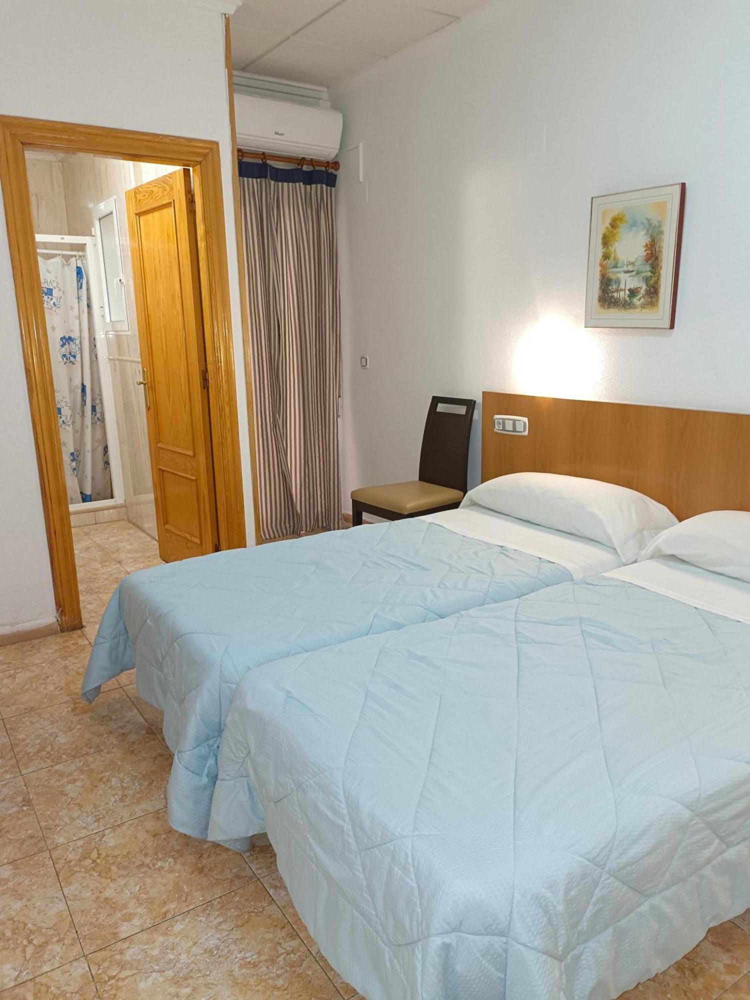 Hostal Gran Via Levante تورّيفيِخا المظهر الخارجي الصورة