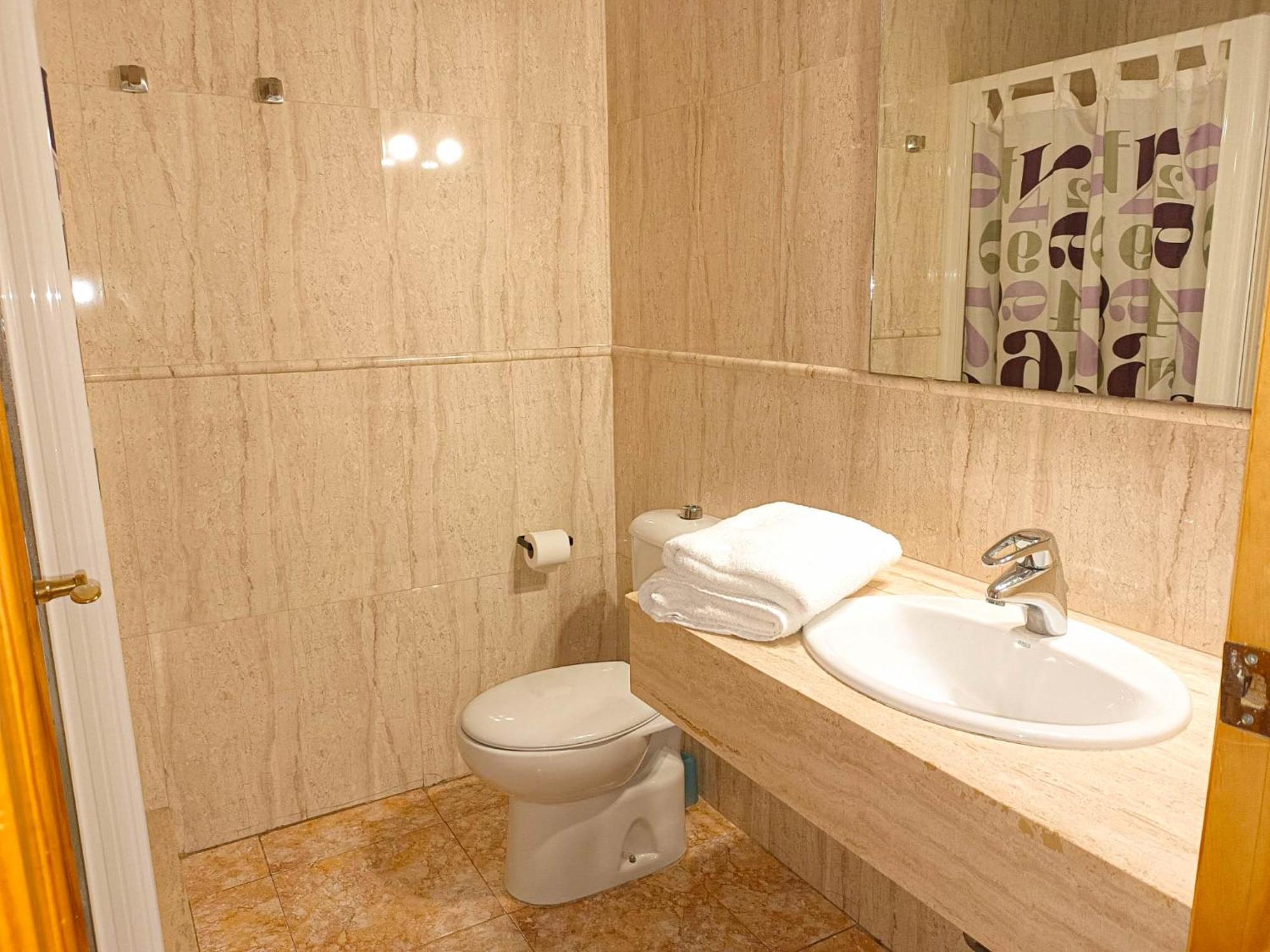 Hostal Gran Via Levante تورّيفيِخا المظهر الخارجي الصورة