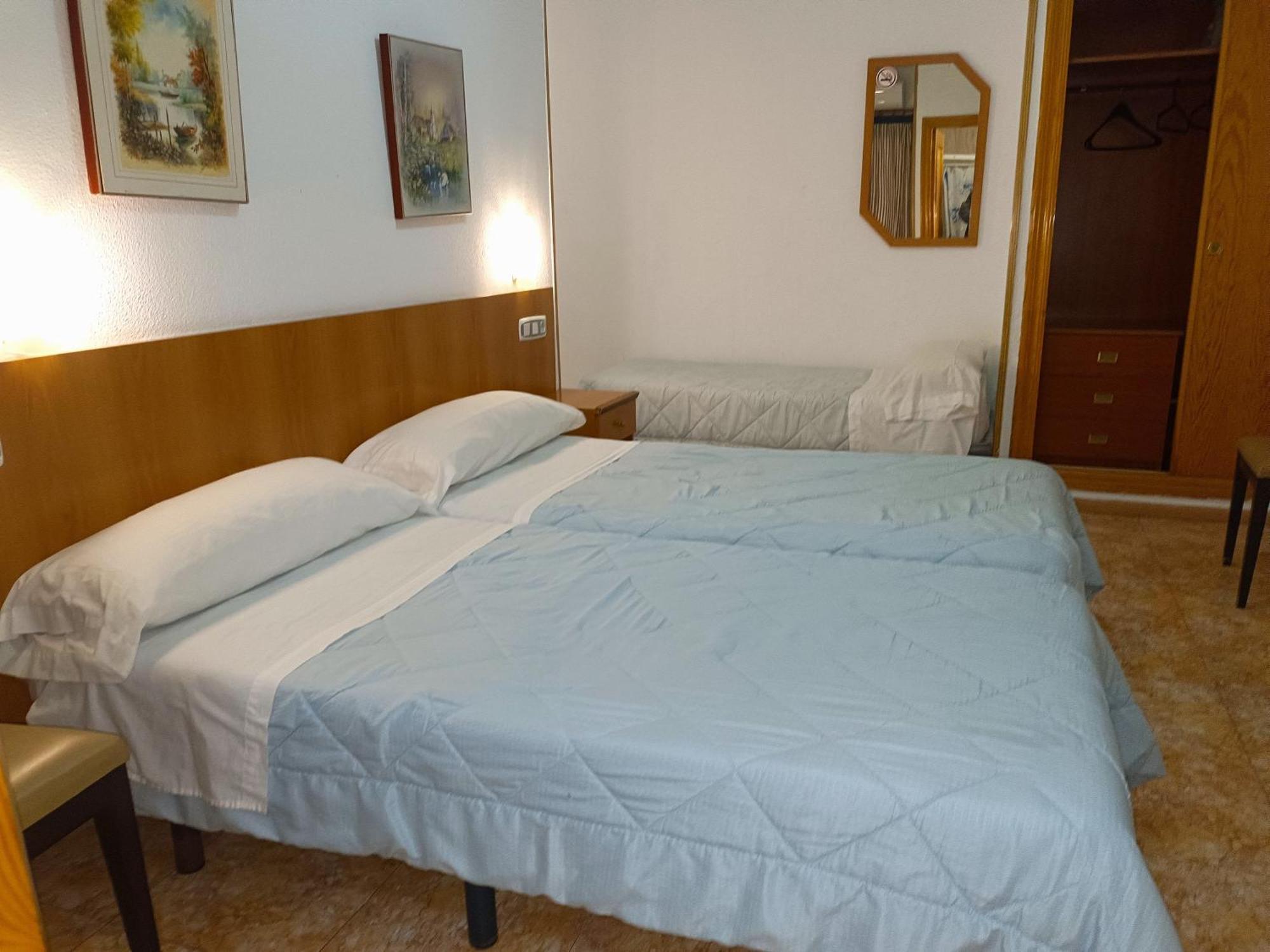 Hostal Gran Via Levante تورّيفيِخا المظهر الخارجي الصورة